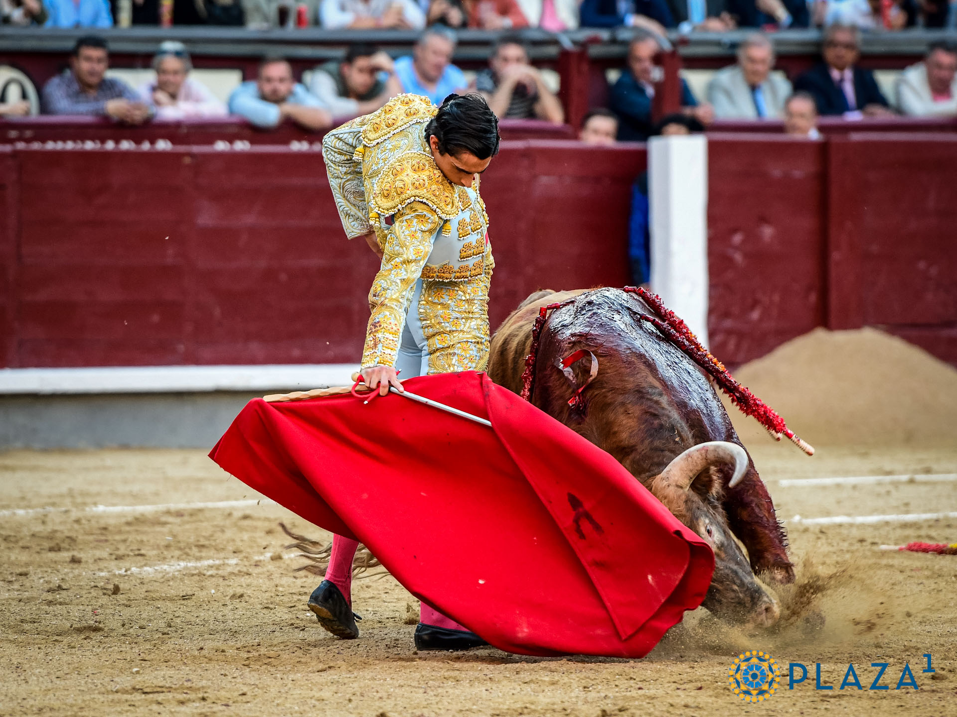En Madrid… El Mene rotundo con la espada, actitud y vuelta al ruedo