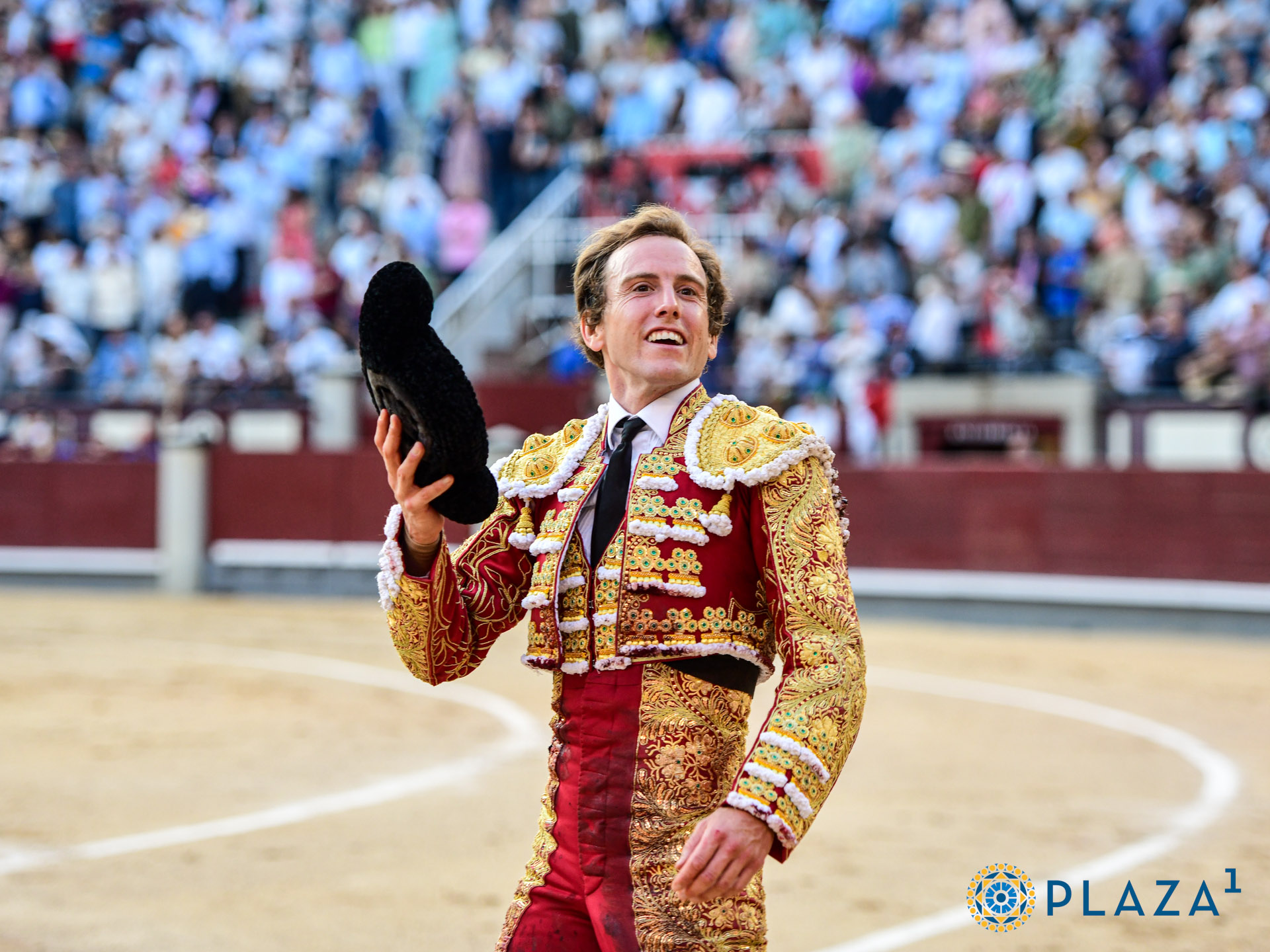 Román corta una oreja a un gran «Comisario», en una tarde de firmeza, valor seco y entrega del recién confirmante Diego San Román en Madrid