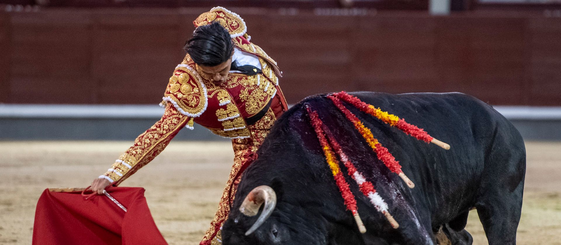 Destaca la entrega del debutante Jairo López en la segunda novillada nocturna