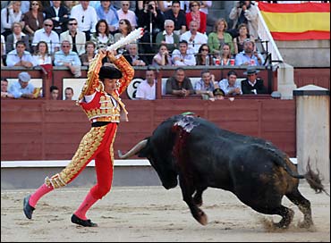 Un par de banderillas de "El Fundi"