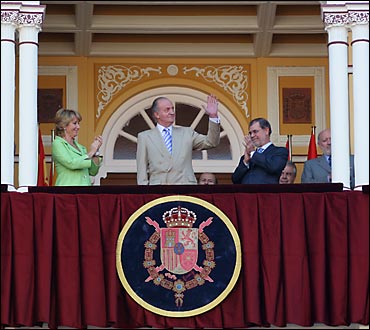 S. M. D. Juan Carlos presidió el festejo.