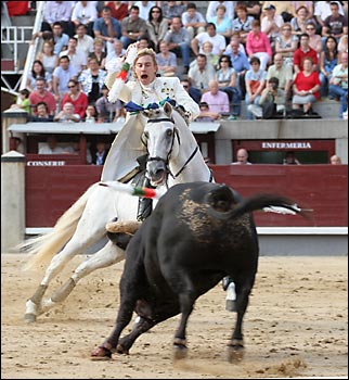 Rui Fernandes poniendo una banderilla al quiebro.