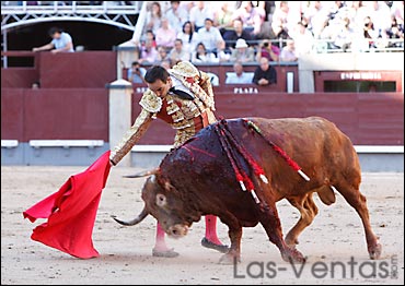 Derechazo de "El Cid" a su primero