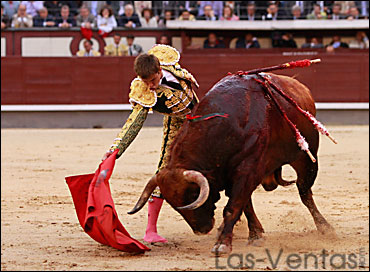 Derechazo largo de "El Juli" al cuarto