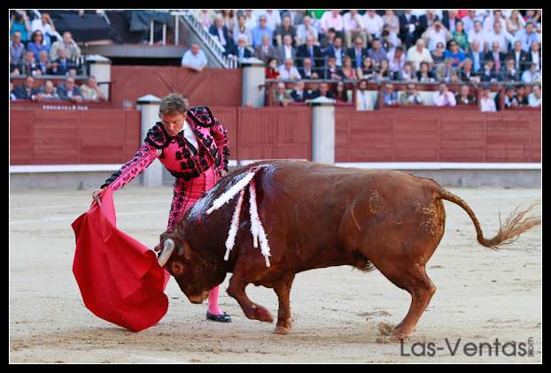 Julio Aparicio con su primer toro