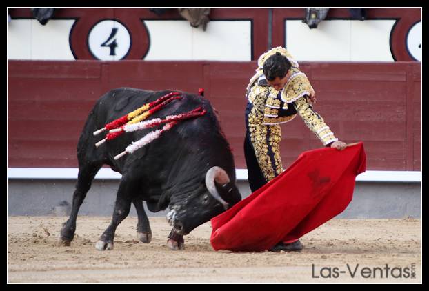 Iván Fandiño con la izquierda.