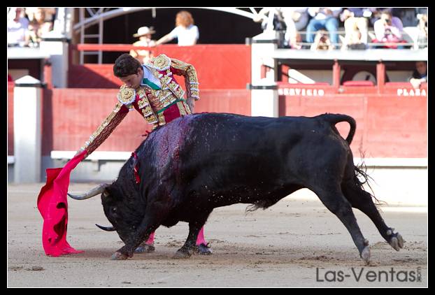 Sebastián Ritter con el toro de su alternativa.