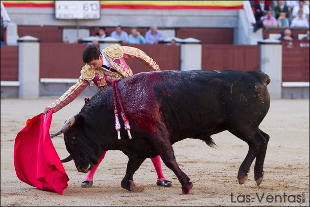 José Carlos Venegas con el toro de su confirmación