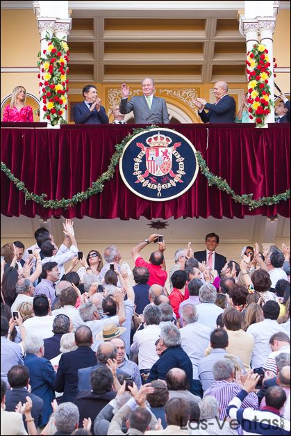 Su Majestad el Rey Don Juan Carlos recibió una gran ovación a su llegada al palco