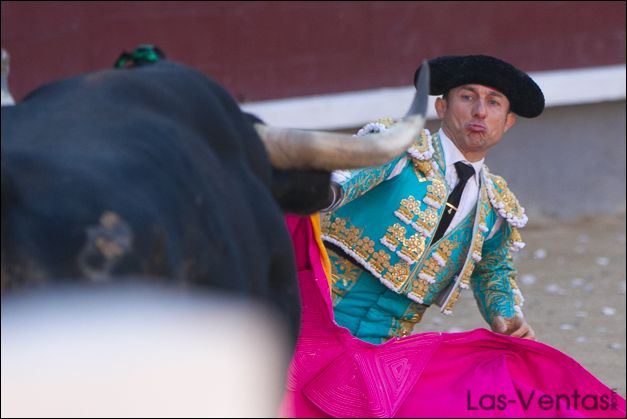 'Rafaelillo' recibió así al primer Miura que se lidia en Madrid desde 2005