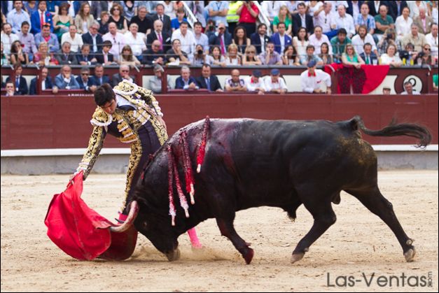 Perera en un derechazo al cuarto