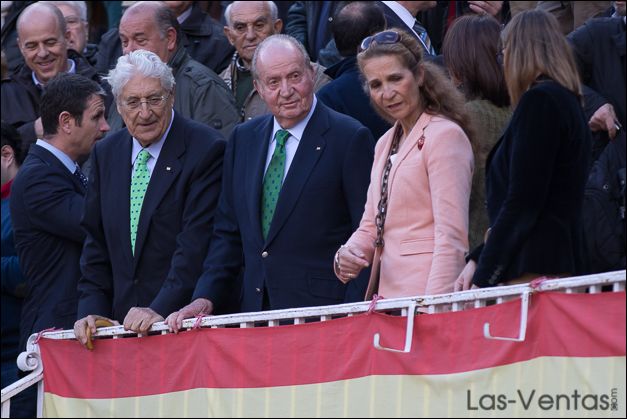 S.M. Don Juan Carlos asistió al festejo con la Infanta Elena