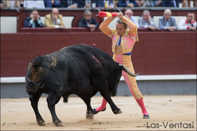 Luis Miguel Encabo con los palos ante el primero